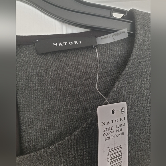 NATORI fitted gray top, size L - Picture 5 of 6